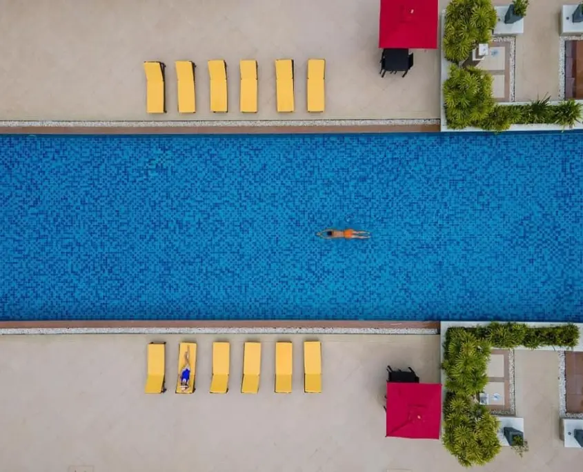 moevenpick-pool-bird-view
