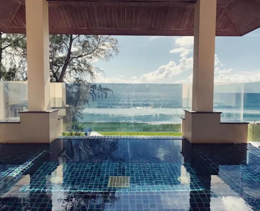 moevenpick-pool-view-2