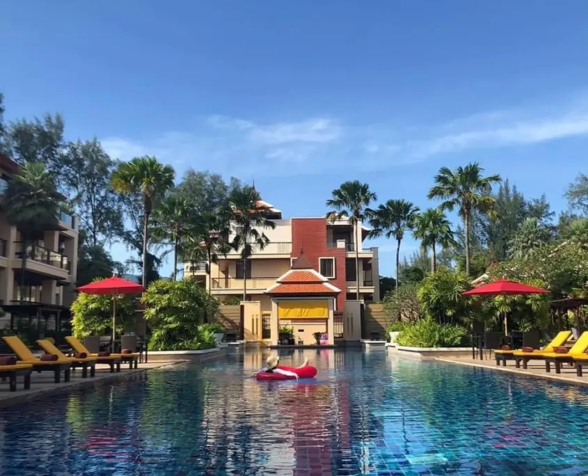 moevenpick-pool-view-3